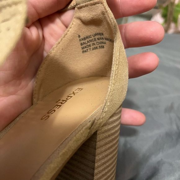 Express tan faux suede block heel - Picture 5 of 6